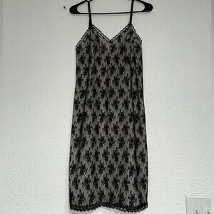 Vanity Fair | Vintage Tricot Nylon Slip - Black Lace over
Sheer Fabric size 34S